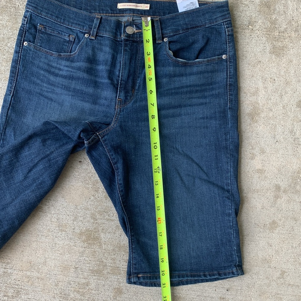 Levi’s Classic Bermuda Shorts - Picture 11 of 12